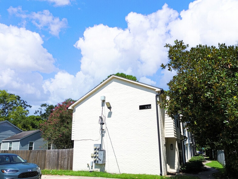 9384 Fox Run Ave, Baton Rouge, LA à vendre - Photo du bâtiment - Image 2 de 11
