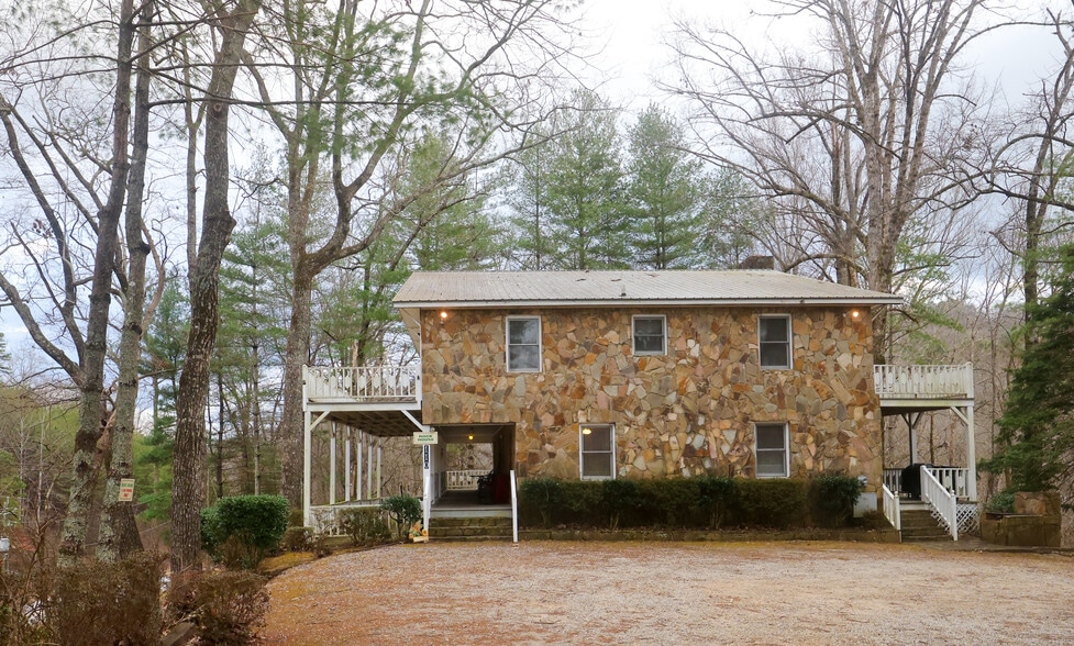 43 Europe Ln, Clayton, GA for sale - Building Photo - Image 3 of 39