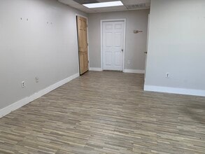 488 La Mesa Rd, Mount Pleasant, SC for lease Interior Photo- Image 2 of 8