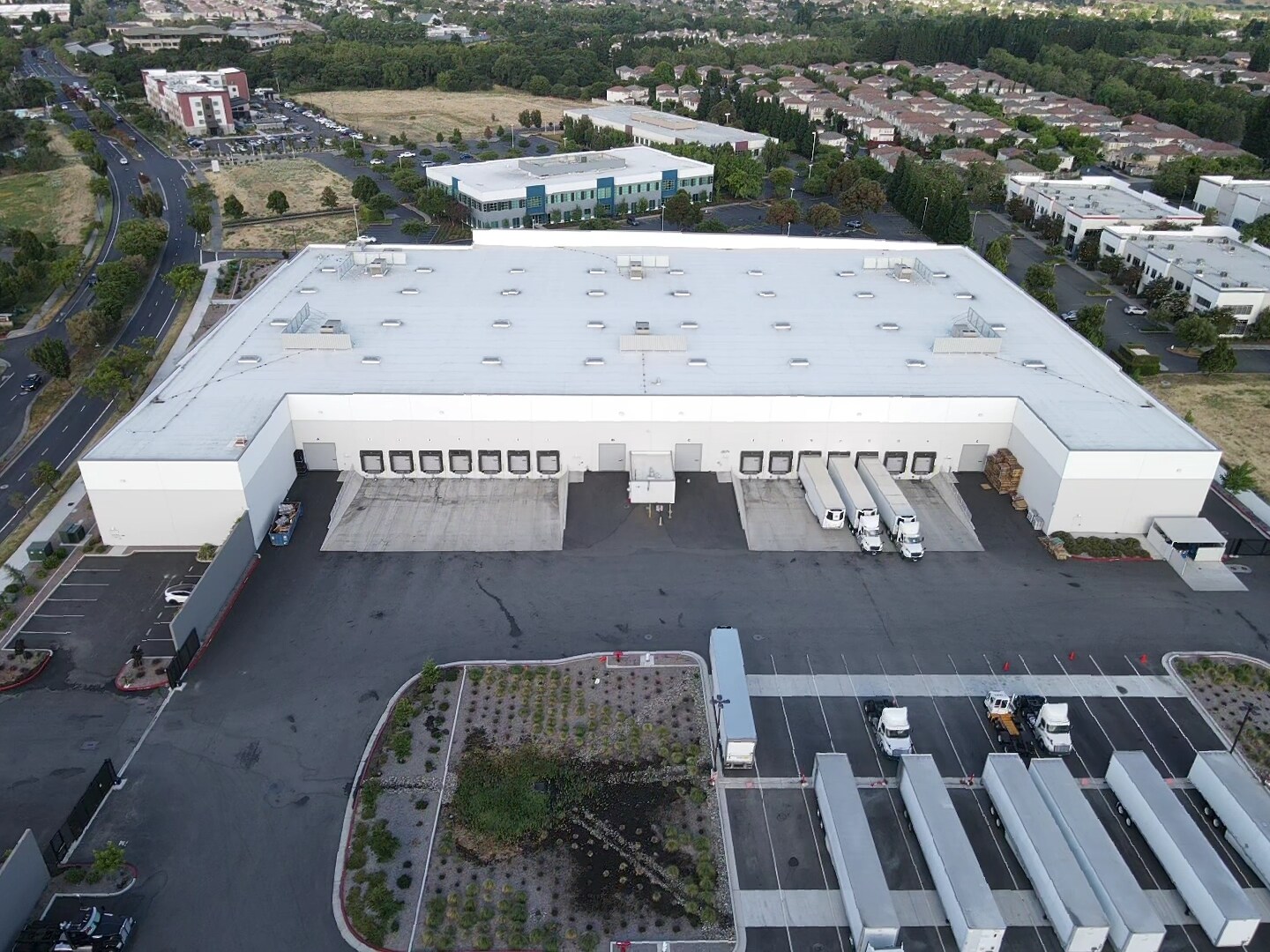 4750 Business Center Dr, Fairfield, CA à louer Photo du bâtiment- Image 1 de 15