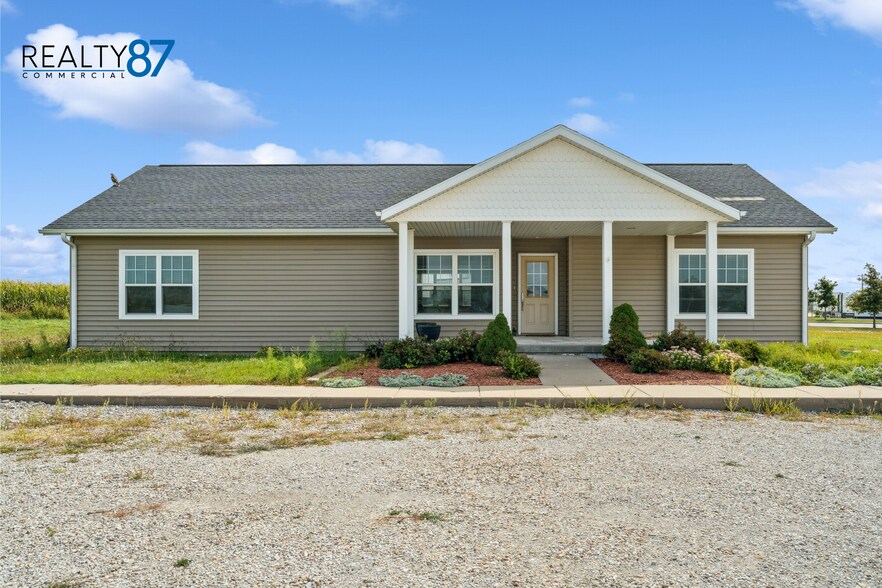 5358 Hutton Dr, Urbana, IA à vendre - Photo du bâtiment - Image 2 de 28