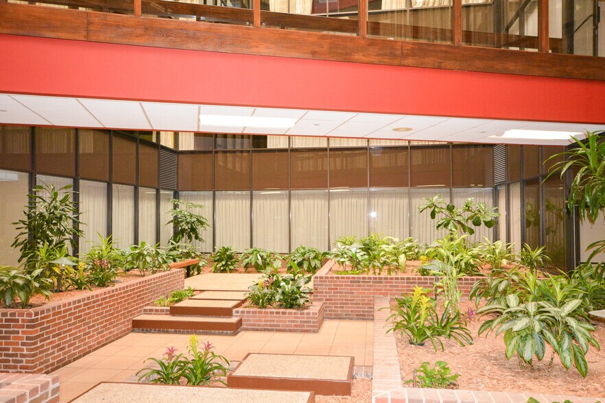 650 S Shackleford Rd, Little Rock, AR à louer - Photo du bâtiment - Image 2 de 15