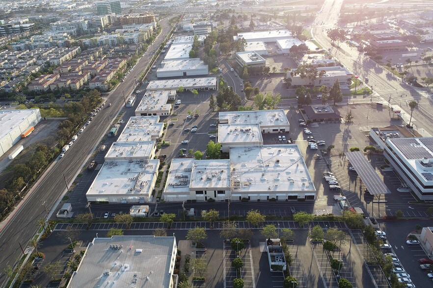 8979 Complex Dr, San Diego, CA à louer - Aérien - Image 2 de 10