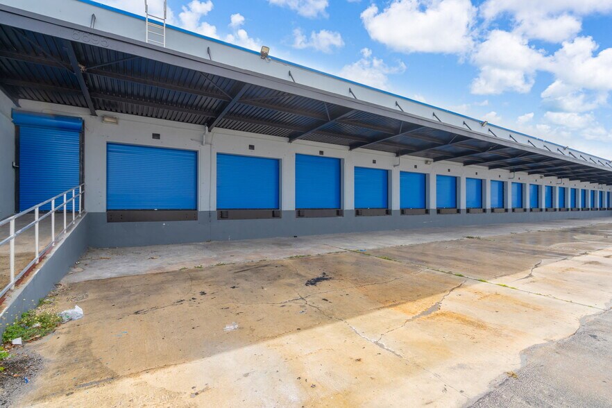 6695-6699 NW 36th Ave, Miami, FL à vendre - Photo du bâtiment - Image 2 de 34