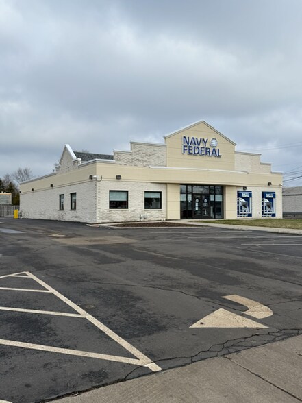 5945 Mayfield Rd, Mayfield Heights, OH à vendre - Photo du bâtiment - Image 2 de 6