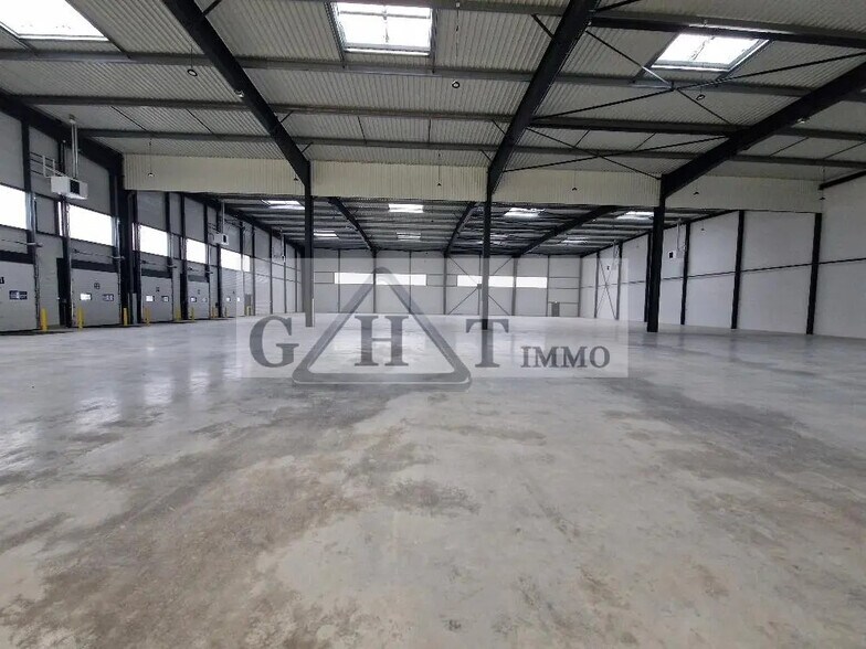 Industrial in La Courneuve for lease - Interior Photo - Image 1 of 7