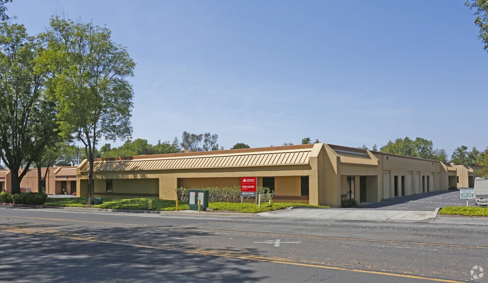 1751 Fortune Dr, San Jose, CA à vendre - Photo du bâtiment - Image 3 de 4