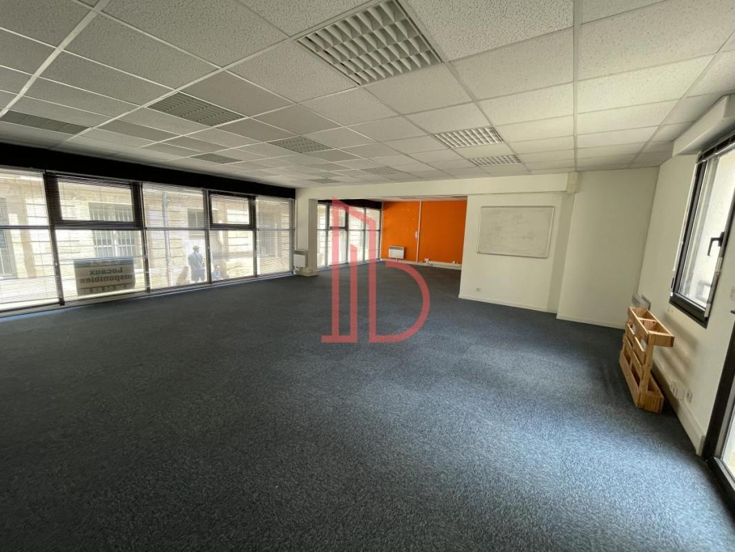 Office in Bordeaux for lease Building Photo- Image 1 of 5