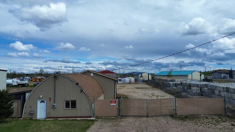 7 Industrial Dr, Sylvan Lake, AB for sale Primary Photo- Image 1 of 1