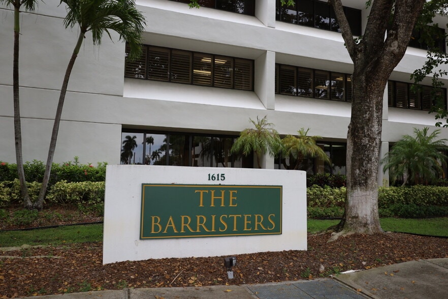 1615 Forum Pl, West Palm Beach, FL for sale - Building Photo - Image 2 of 14