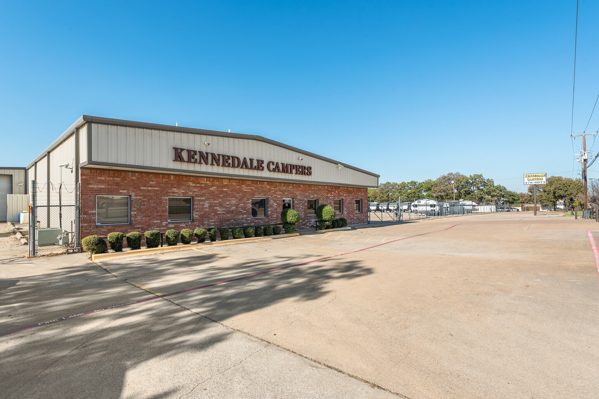 429 W Kennedale Pky, Kennedale, TX à vendre Photo du bâtiment- Image 1 de 57