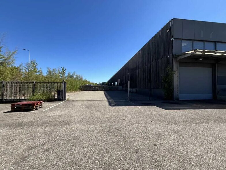 7 Rue Michel Jacquet, Saint-Priest for lease - Building Photo - Image 3 of 3