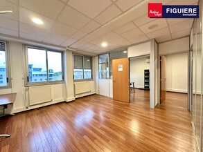 565 Rue Marcelin Berthelot, Aix-en-Provence à louer Photo du bâtiment- Image 1 de 5