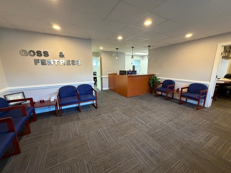 735 Newtown Rd, Norfolk, VA for sale - Building Photo - Image 3 of 9