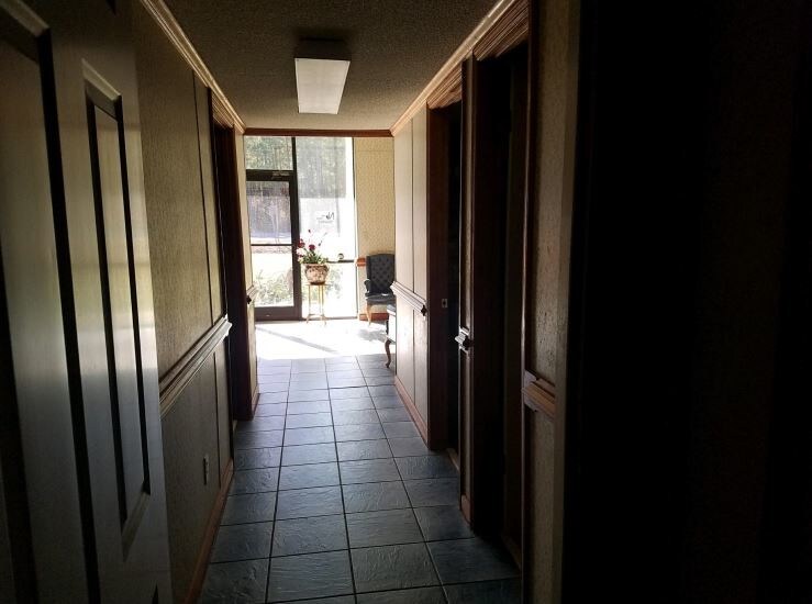 Governers Rd portfolio of 2 properties for sale on LoopNet.ca - Interior Photo - Image 3 of 7