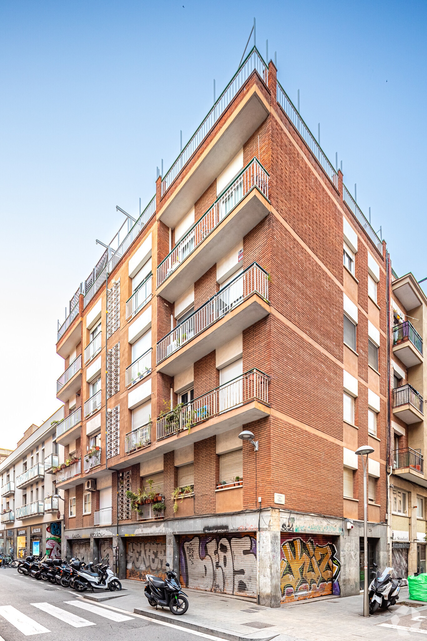 Carrer del Topazi, 26, Barcelona, Barcelona for lease Primary Photo- Image 1 of 2