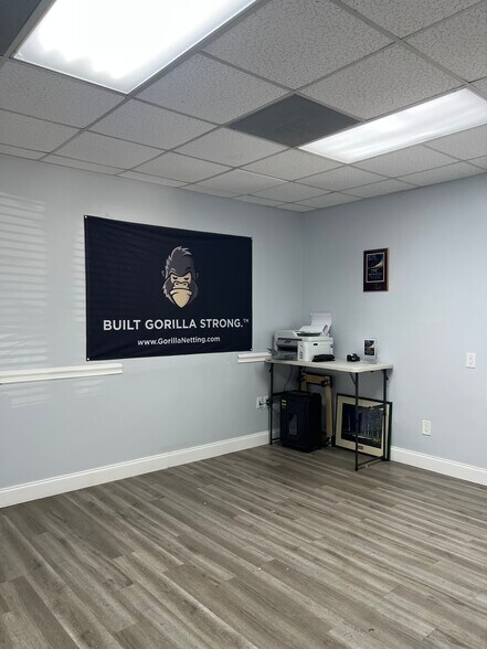 971 Virginia Ave, Palm Harbor, FL à vendre - Photo intérieure - Image 3 de 12