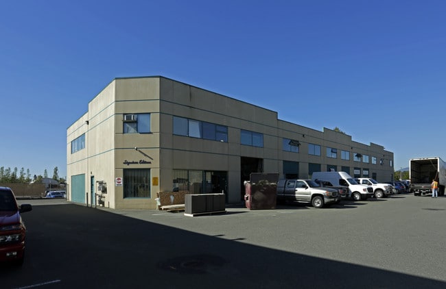 Plus de détails pour 9785 192nd St, Surrey, BC - Industriel à louer