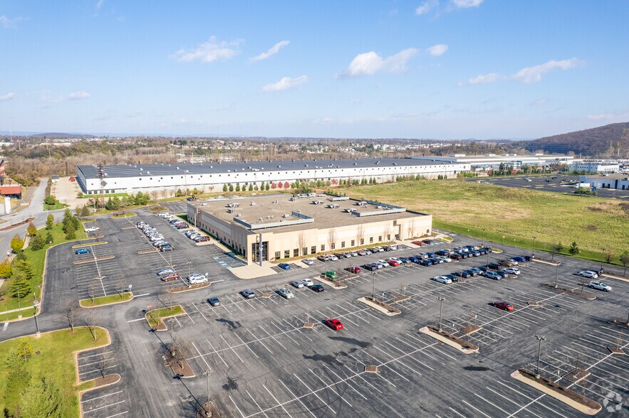 1555 Spillman Dr, Bethlehem, PA à louer - Aérien - Image 2 de 6