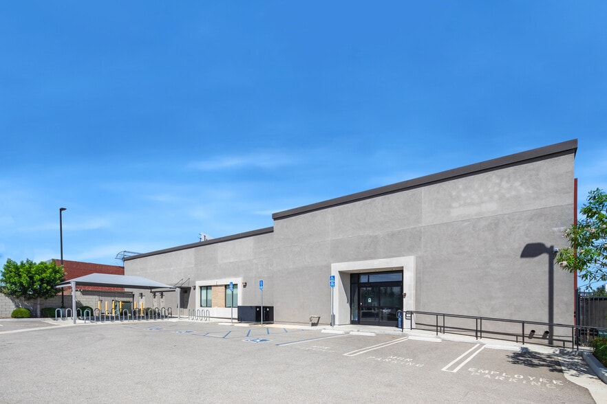 11702 Victory Blvd, North Hollywood, CA for lease - Building Photo - Image 2 of 9