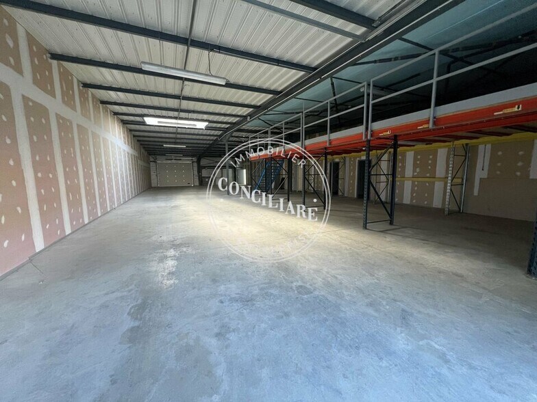Industrial in Mondouzil for lease - Interior Photo - Image 1 of 6