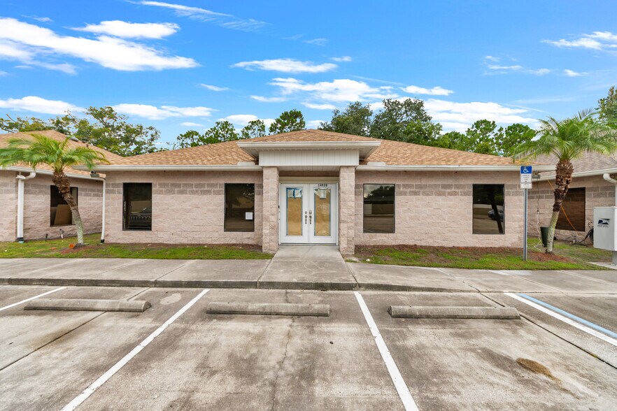 14920 Casey Rd, Northdale, FL à louer - Photo principale - Image 1 de 1