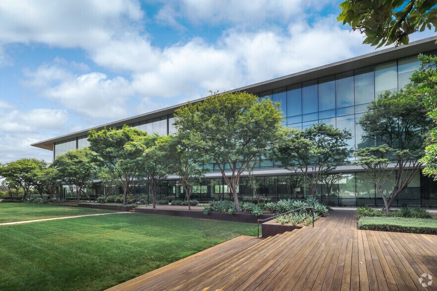 4785 Executive Dr, San Diego, CA for lease - Building Photo - Image 2 of 4