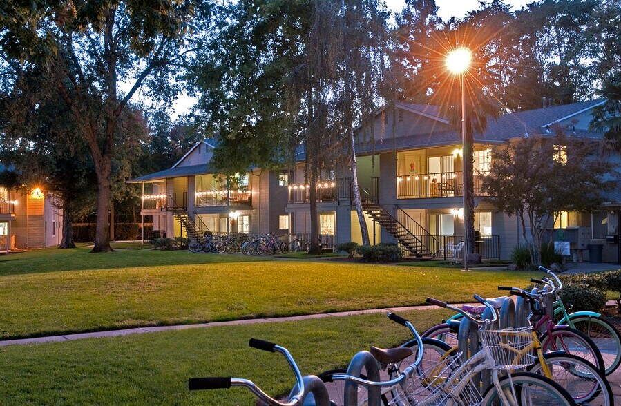 721 W 11th St, Chico, CA à vendre - Photo du bâtiment - Image 2 de 21