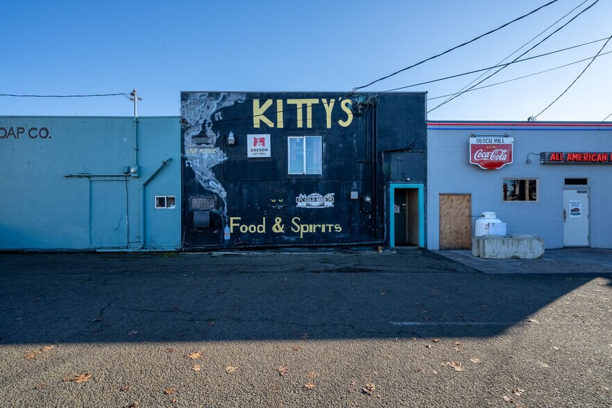 204 Main Ave, Tillamook, OR à vendre - Photo du bâtiment - Image 2 de 18