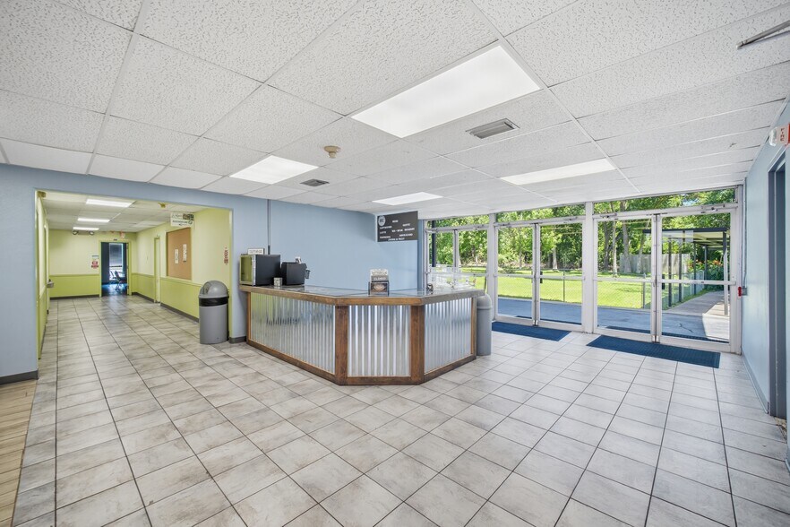 14400 Northwest Fwy, Houston, TX à vendre - Hall d’entrée - Image 3 de 23