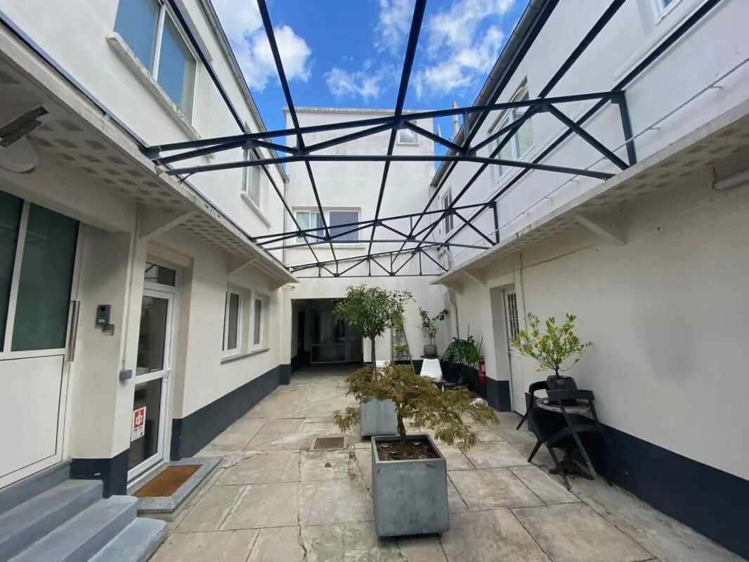 Office in Saint-Maur-des-Fossés for lease Building Photo- Image 1 of 9