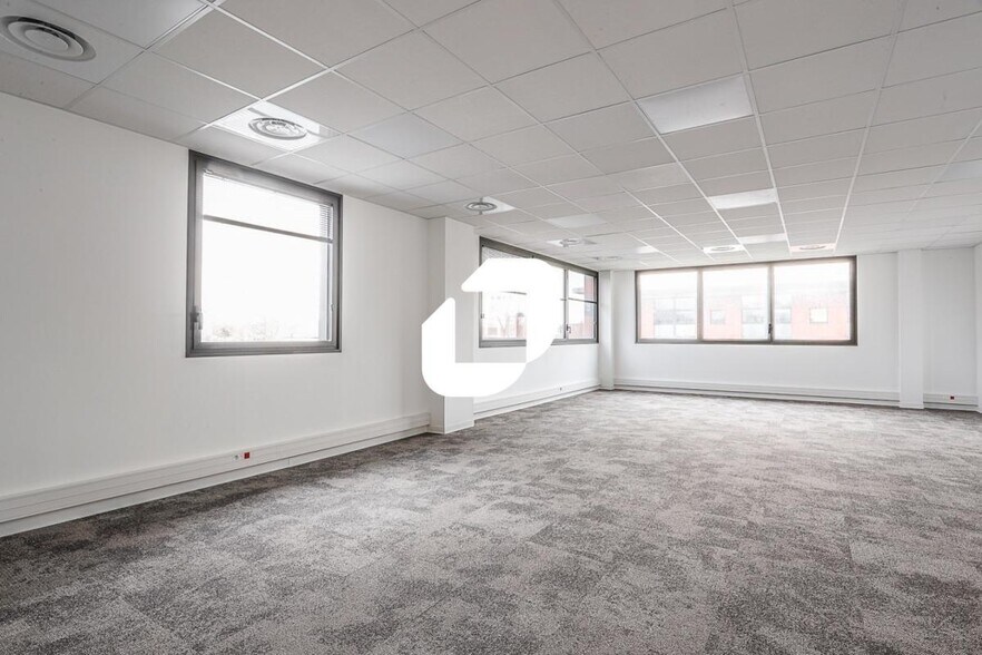 Office in Serris for lease - Interior Photo - Image 2 of 3
