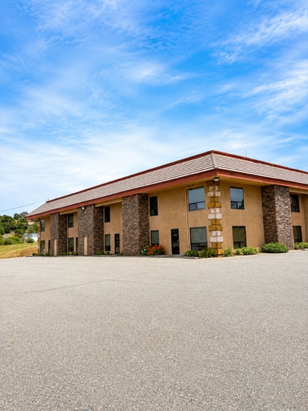 12183 Locksley Ln, Auburn, CA for lease - Building Photo - Image 2 of 9