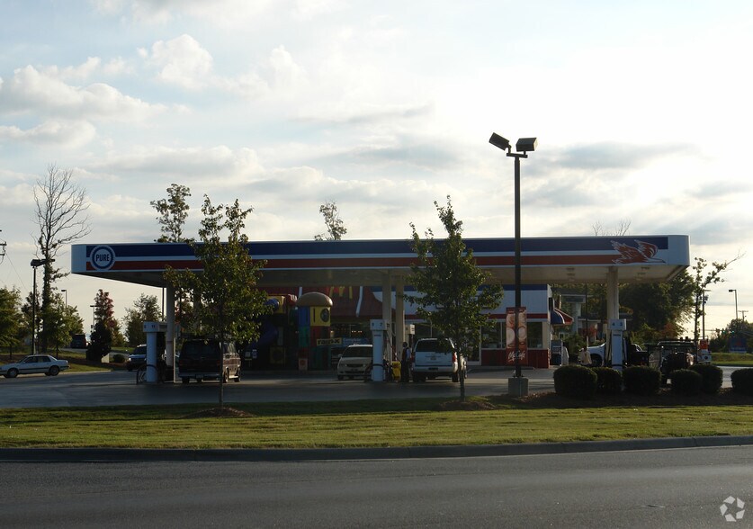 303-305 Unionville Indian Trail Rd, Indian Trail, NC for sale - Primary Photo - Image 1 of 2