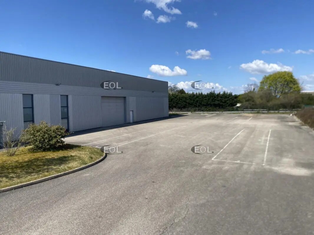 Industrial in Saint-Priest for lease Building Photo- Image 1 of 15