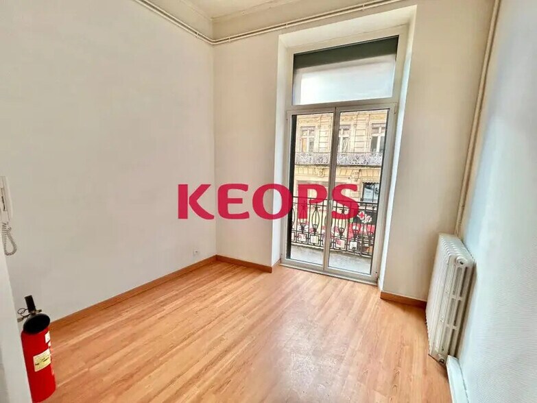 Office in Toulouse for lease - Building Photo - Image 3 of 11