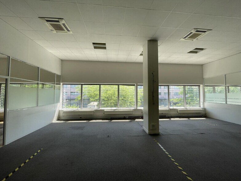 Office in Aubervilliers for lease - Interior Photo - Image 3 of 19