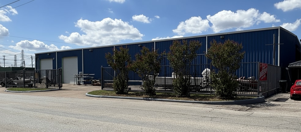 3410 Oak Forest Dr, Houston, TX for sale - Building Photo - Image 3 of 5