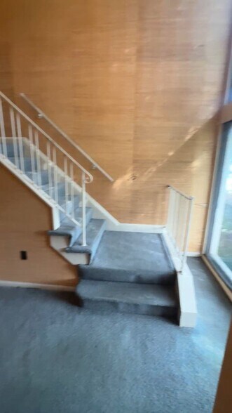 5856 Glenway Ave, Cincinnati, OH à louer - Vidéo sur l’inscription commerciale - Image 2 de 11