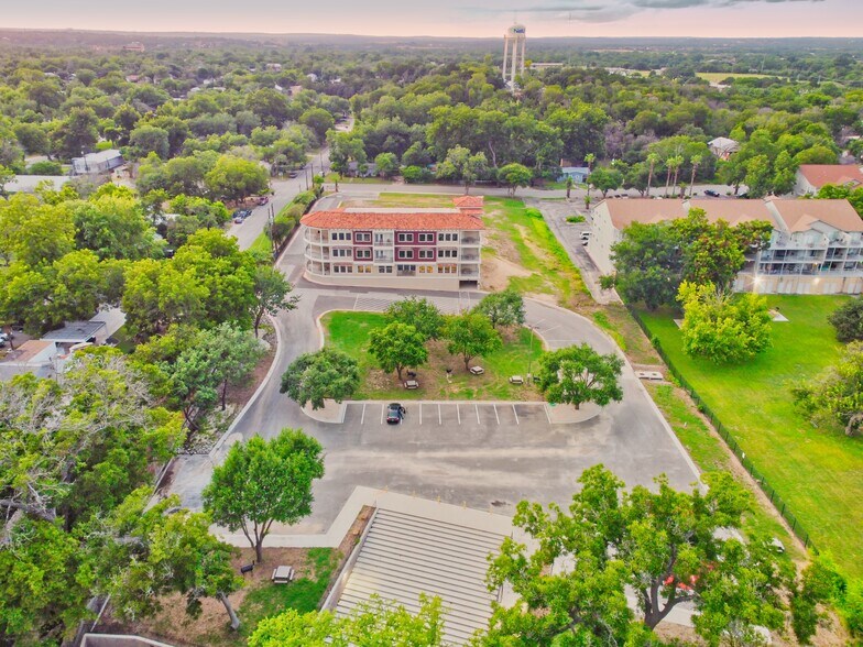 640 E Mather St, New Braunfels, TX à vendre - Aérien - Image 2 de 30