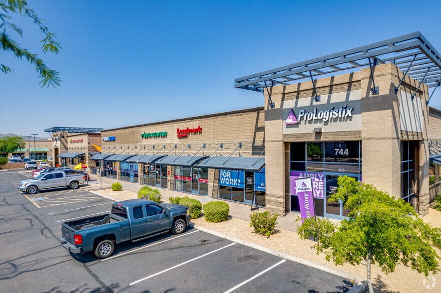744 W Elliot Rd, Tempe, AZ for lease - Primary Photo - Image 1 of 8