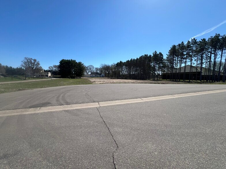 14961 Aberdeen St NE, Ham Lake, MN à vendre - Photo du bâtiment - Image 3 de 4