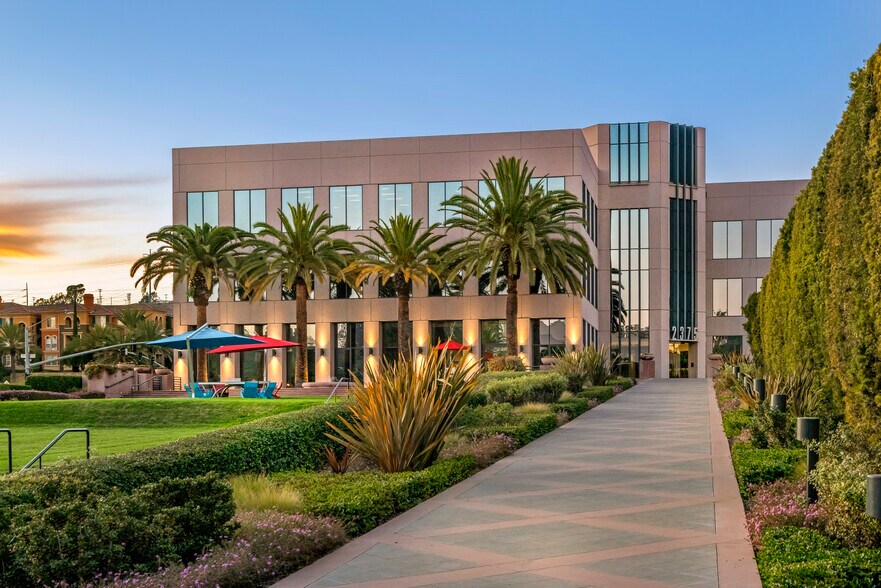 2375 Northside Dr, San Diego, CA à louer - Photo du bâtiment - Image 3 de 9