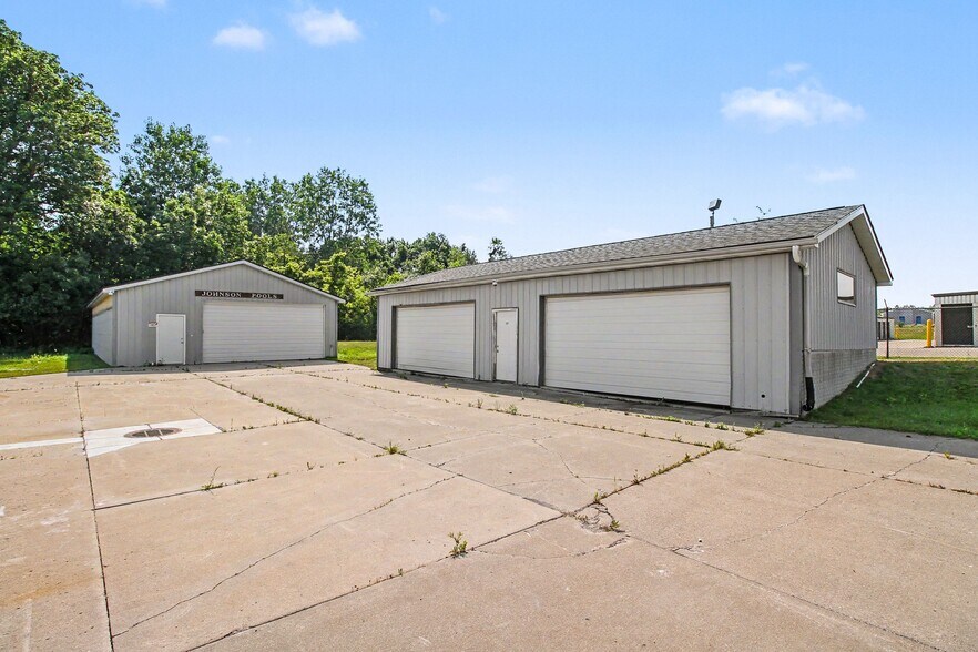 6017 W Pierson Rd, Flushing, MI à vendre - Photo du bâtiment - Image 3 de 6