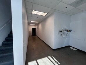 26320 Diamond Pl, Santa Clarita, CA for lease Interior Photo- Image 2 of 8