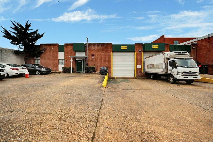 5050 Lawrence Pl, Hyattsville, MD for lease - Building Photo - Image 1 of 22