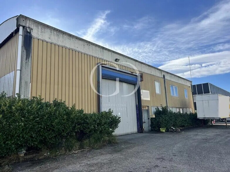 25 Rue Du Lyonnais, Saint-Priest à vendre - Photo du bâtiment - Image 1 de 9