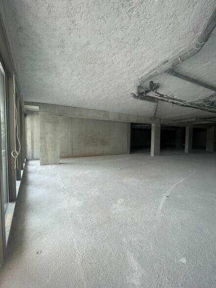 Office in Bordeaux for lease - Interior Photo - Image 2 of 9