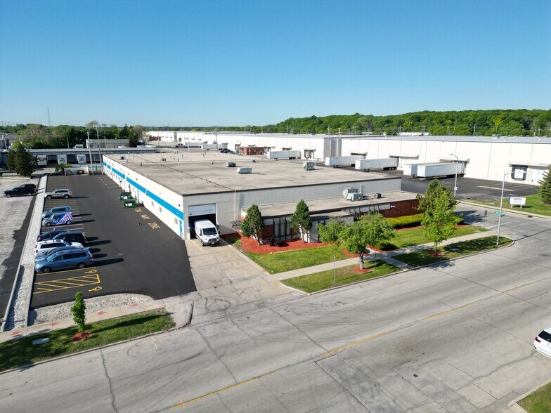 11331 W Rogers St, West Allis, WI for lease - Building Photo - Image 2 of 5