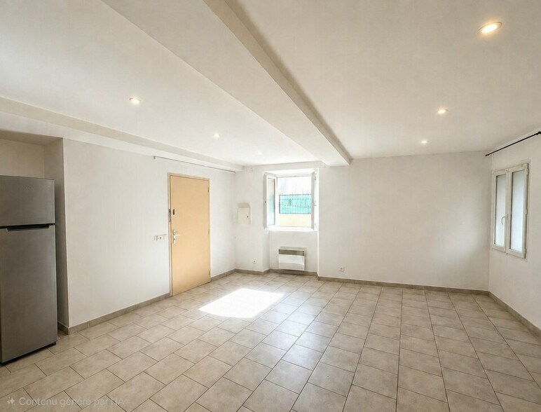 Office in Le Luc for lease - Interior Photo - Image 3 of 4